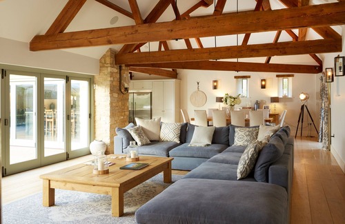 Shipton under Wychwood Casa | Conversión de granero de Cotswold de grado II de lujo ~ duerme 12