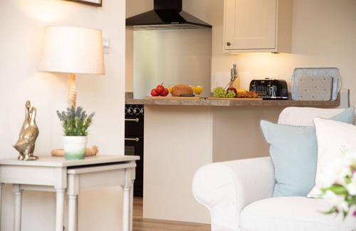 Dorchester Casa | Luxury 3 Bed/Bath ensuite self catering accommodation in Dorset converted barn.