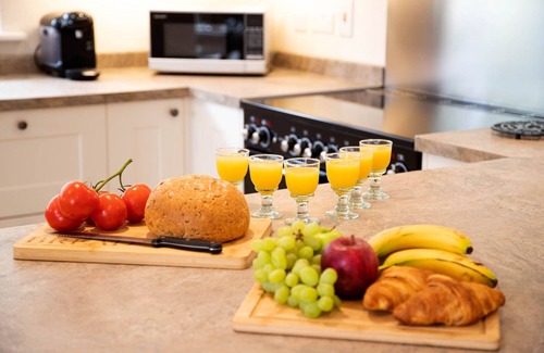Dorchester Casa | Luxury 3 Bed/Bath ensuite self catering accommodation in Dorset converted barn.