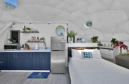 Coldspring Otro | Luxury Geo Dome with Hot Tub Perfect for a Glamping Getaway near Houston, Texas