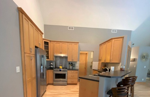 West Olive Casa | Luxury getaway. 5 BR, 3BA, 3500 sq. Ft., 2 acres. Sleeps16.