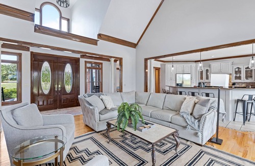 Marshall Casa | Luxury Getaway Home! Pool~HotTub~Sleeps18