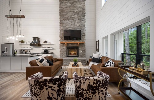 Pickens Cabina | Luxury Getaway I Mini Golf, Hot Tub, Fire pit, RV Parking