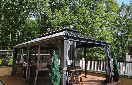 Bushkill Casa | Luxury getaway in vibrant woods, Jacuzzi, Hot Tub, Pool, Star Gazing.