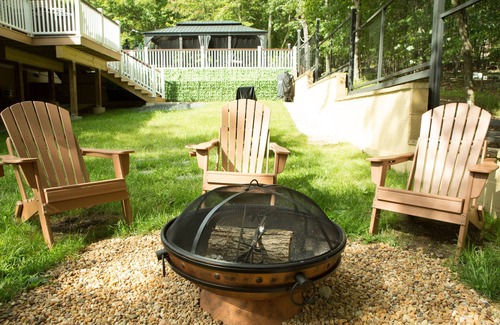 Bushkill Casa | Luxury getaway in vibrant woods, Jacuzzi, Hot Tub, Pool, Star Gazing.