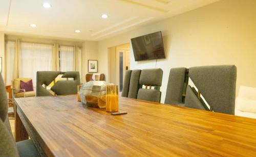 Glenview Casa | Luxury Glenview Retreat with Stunning Amenities