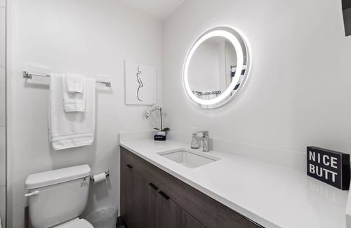 Rush and Division Apartamento | ✨💫Luxury Gold Coast Home w/ Rooftop Pool & Gym 💫✨