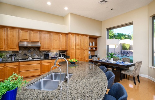 Talon Retreat Casa | Grayhawk! Casa Avante mejorada de lujo, nueva y moderna con casita, cancha de básquetbol
