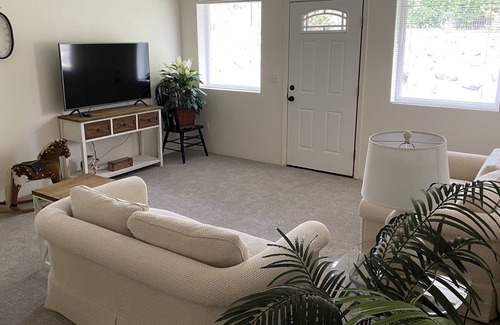 Ephrata Casa | Luxury Guest House in nice neighborhood close to all amenities