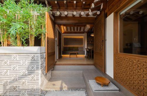 Seochon Villa | Luxury Hanok Blissful House