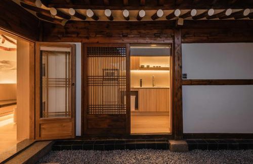 Gahoe-dong Apartamento | Luxury Hanok Moonlight Hill