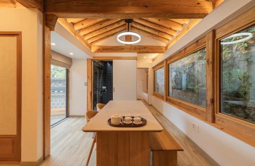 Seochon Apartamento | Luxury Hanok Seochon Stay