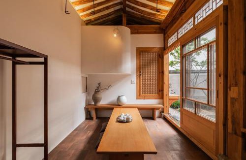 Seochon Apartamento | Luxury Hanok Stay CHAON