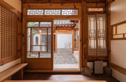 Seochon Apartamento | Luxury Hanok Stay CHAON
