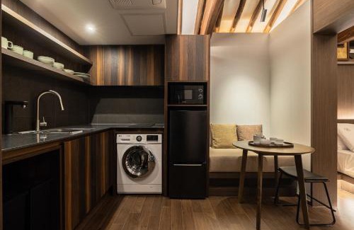 Seochon Apartamento | Luxury Hanok Stay Warm Hearth - West