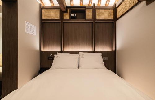 Seochon Apartamento | Luxury Hanok Stay Warm Hearth - West