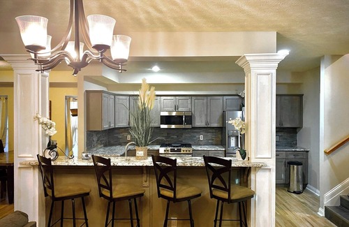 Livingston Park Casa | "Luxury Haven for Large Gatherings: 4BD/4BA”