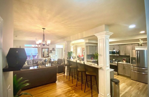 Livingston Park Casa | "Luxury Haven for Large Gatherings: 4BD/4BA”