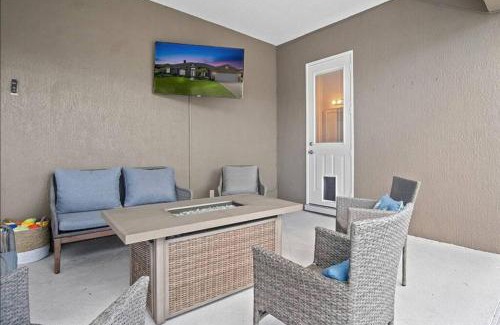 Lakeland Casa | Luxury Heated Pool Home, Hot tub, King bed suite