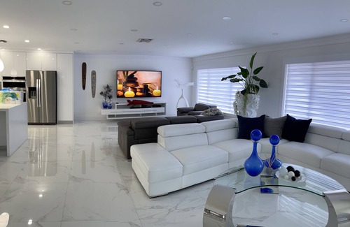 Fontainebleau Casa | Luxury heated salt water pool, Grill BBQ Serenity Oasis