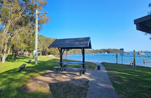 Coomba Park Casa | Luxury Hidden Lakeside Gem that fits the whole family!