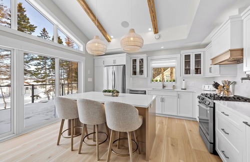 Stratford Cabaña | Luxury Hideaway PEI - Stunning retreat with water view & hot tub.