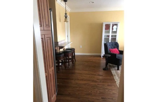 Beaver Falls Apartamento | Luxury, high-end 1 BR, laundry