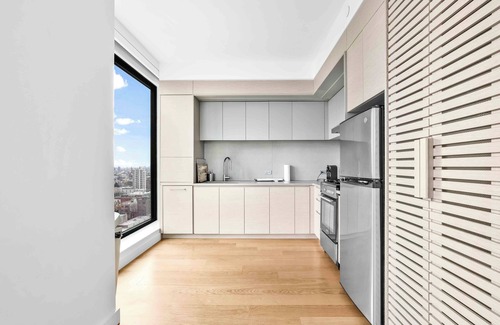 Greenpoint Apartamento | Luxury High Rise with Stunning Manhattan Views