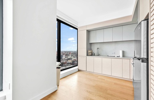 Greenpoint Apartamento | Luxury High Rise with Stunning Manhattan Views