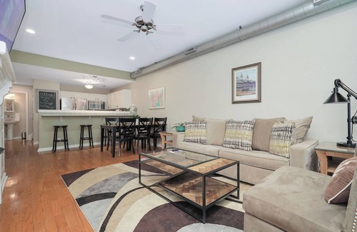 Cherokee Triangle Condominio | Luxury Highlands Townhouse, WALK TO ALL, 2 king 2.5 bath, fireplace,