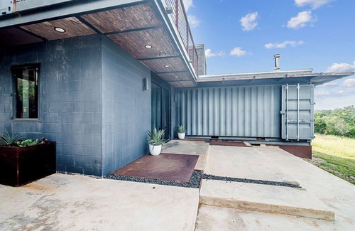 Fredericksburg Casa | Luxury Hill Country Container Home - Near Alamo Springs Cafe