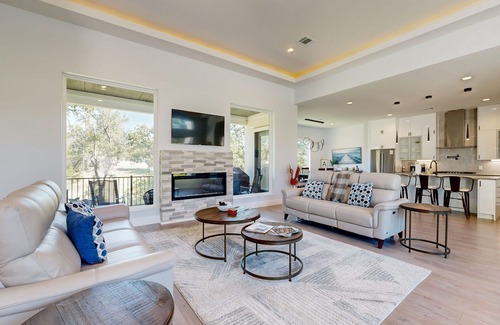 Horseshoe Bay West Casa | Luxury hill country home in Horseshoe Bay near Lake LBJ & golfing with gameroom