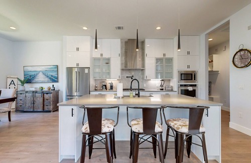 Horseshoe Bay West Casa | Luxury hill country home in Horseshoe Bay near Lake LBJ & golfing with gameroom