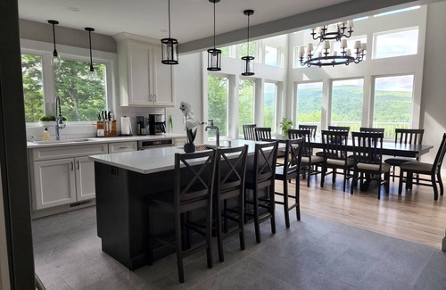 Thornton Casa | Luxury hillside house with a picturesque mountain view