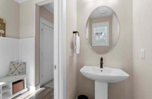 Spanish Wells Casa | Luxury Hilton Head Villa Getaway 4BR 3 Full BA 1 Half BA Beach Essentials Included
