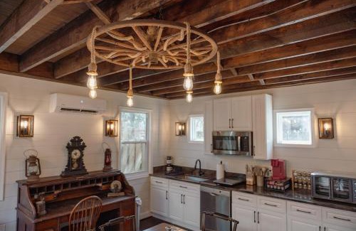 Cleveland Park Casa | Luxury Historic Carriage House