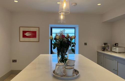 Seahouses Casa | Luxury Holiday Cottage Sleeps 8, near the beach between Bamburgh and Seahouses