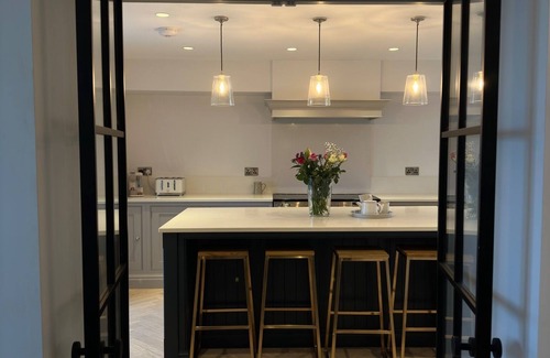 Seahouses Casa | Luxury Holiday Cottage Sleeps 8, near the beach between Bamburgh and Seahouses