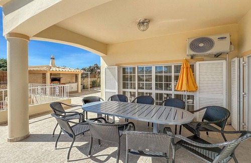 Mosqueira Villa | 4 dormitorios, vacaciones de lujo Villa independiente con piscina en Albufeira, Golf cercano.
