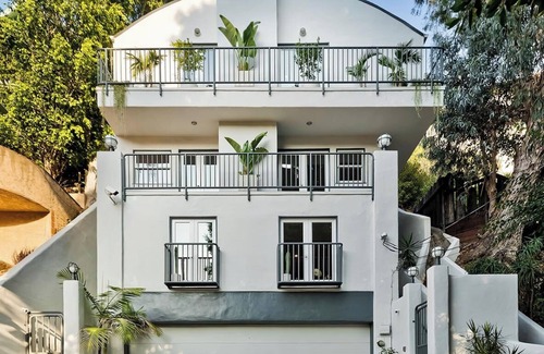 Hollywood Hills West Casa | Luxury Hollywood Hills Retreat!