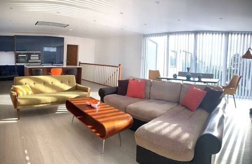 Holywell Casa | Relax in style at my stunning Holywell Beach home