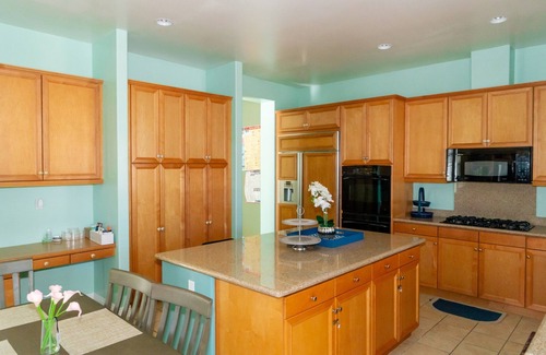 Victorville Casa | LUXURY HOME 3300 SQ FT, SPACIOUS WITH BEAUTIFUL PATIO