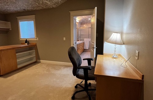 West Salem Casa | Luxury Home 6BR / 4BTH, 10 min to Downtown.1 Patio& 1 Balcony. Vacation Friendly