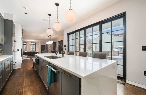 East Allegheny Casa | Luxury Home ★ Amazing Yard ★ Firepit ★ 2 Rooftop Decks