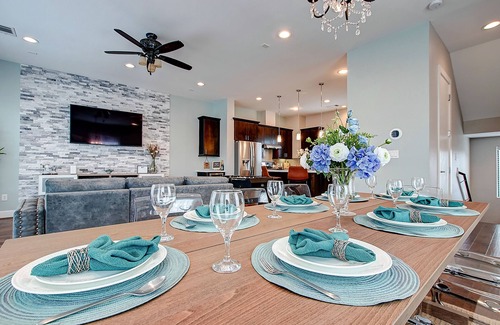 Northside Casa | Luxury Home Away From Home ~ Perfect For Getaway ~ Ideal For Long Stays