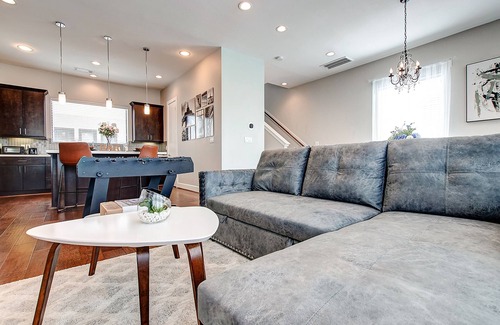 Northside Casa | Luxury Home Away From Home ~ Perfect For Getaway ~ Ideal For Long Stays