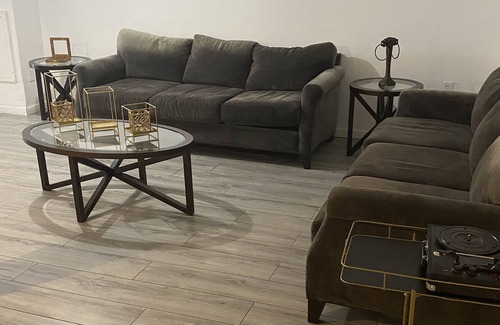 St. Louis Casa | Luxury Home away from Home