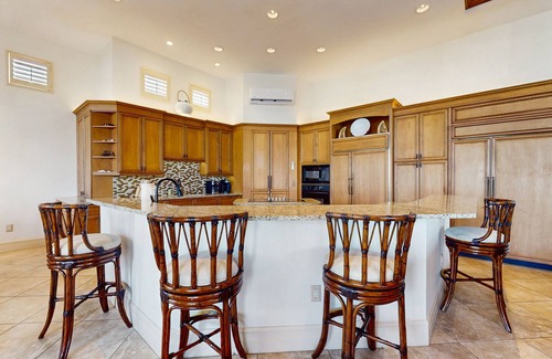 Siesta Isle Casa | Luxury home boasting waterfront views with pool and golf simulator