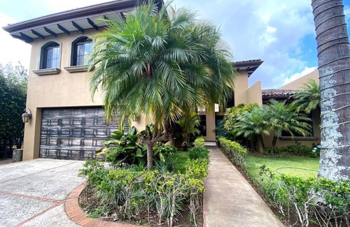Escazú Villa | Luxury Home con vista, en las montañas de Escazu