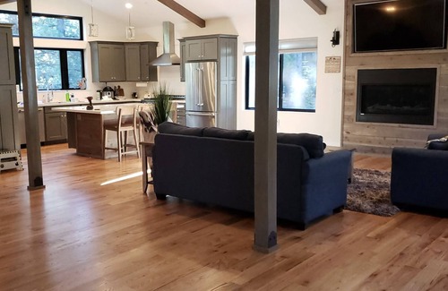 North Upper Truckee Casa | * Casa nueva * Sala de juegos y teatro * 4000 pies cuadrados